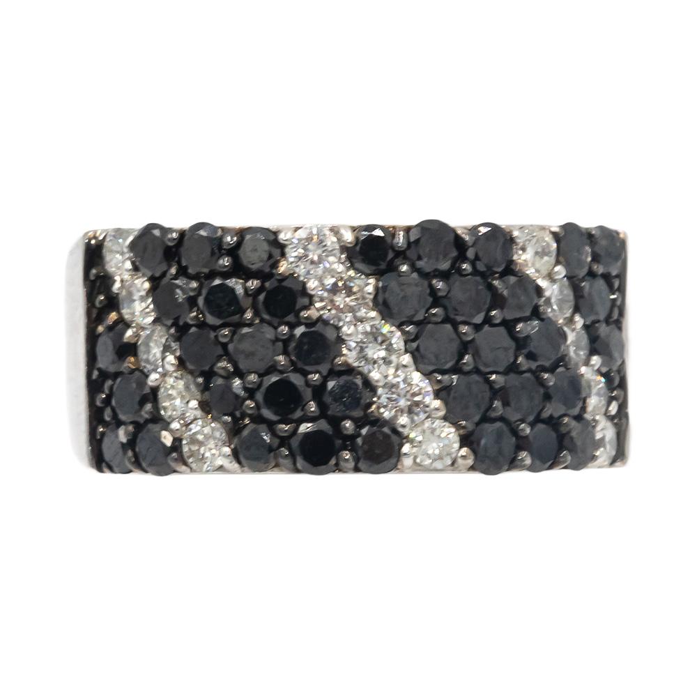 18k White Gold 1.60CT White and Black Diamond Cluster Band Ring Size 7