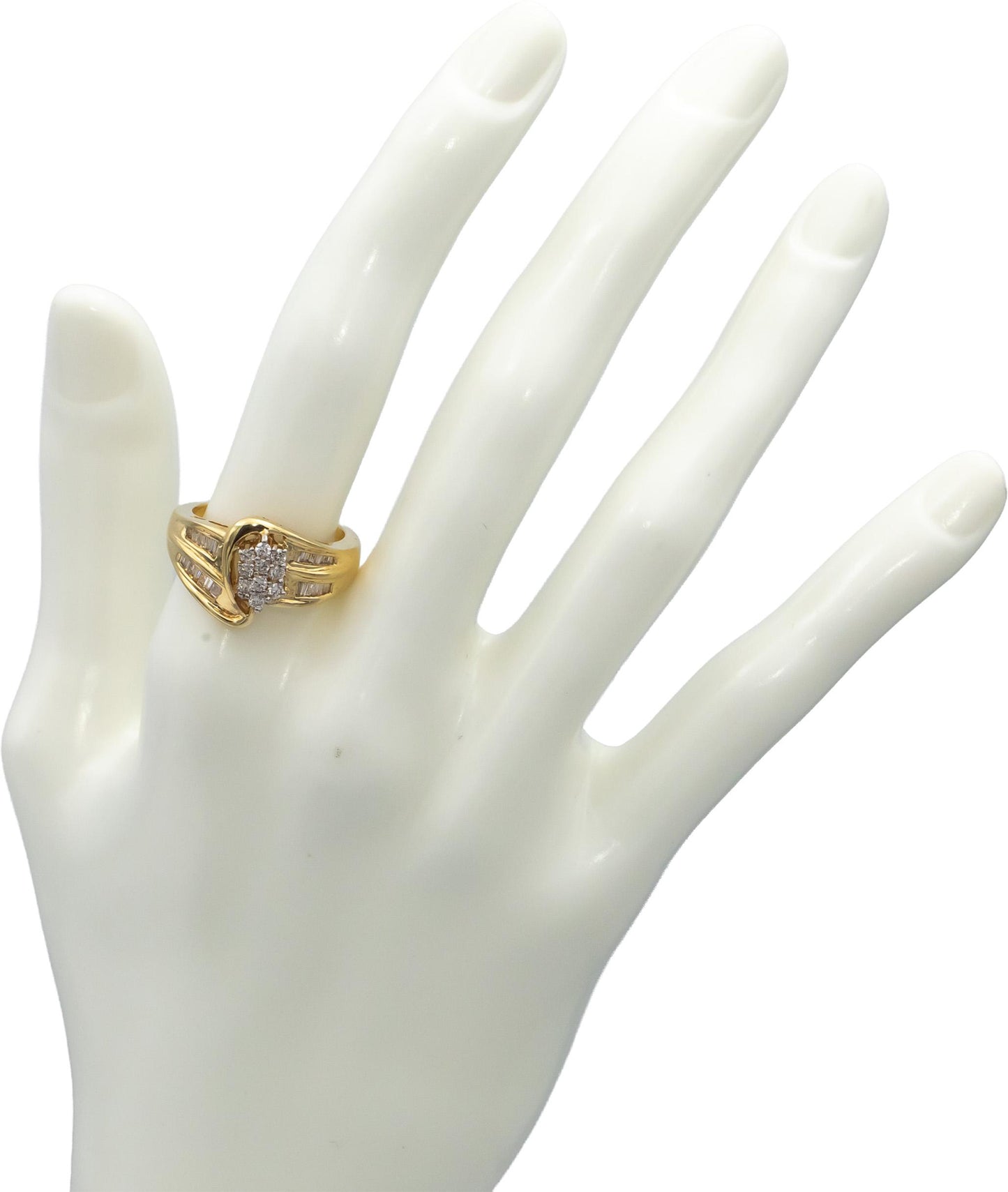 14k Yellow Gold Round and Baguette Cut Diamond Cocktail Ring 0.25CT Size 7.25
