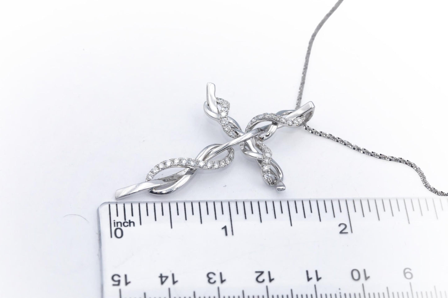 18k & 14k White Gold Diamond Twisted Link Cross Crucifix Pendant Necklace 0.62CT