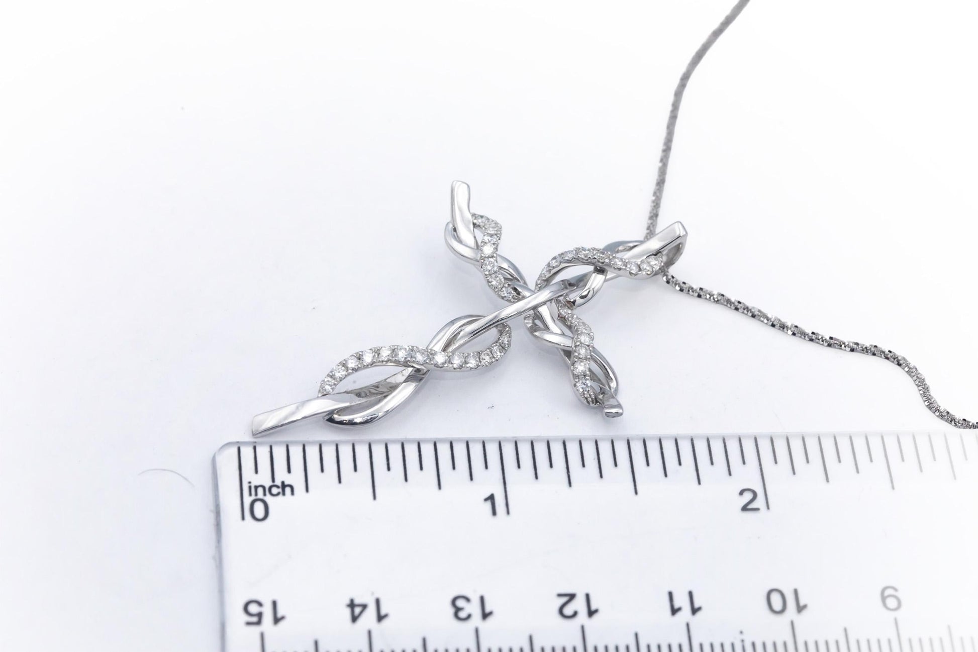 18k & 14k White Gold Diamond Twisted Link Cross Crucifix Pendant Necklace 0.62CT