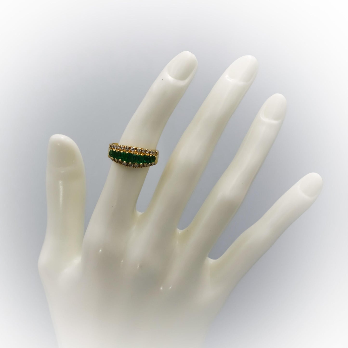 18k Yellow Gold VS Diamond and Emerald Band Ring 1.0CT Size 5.75