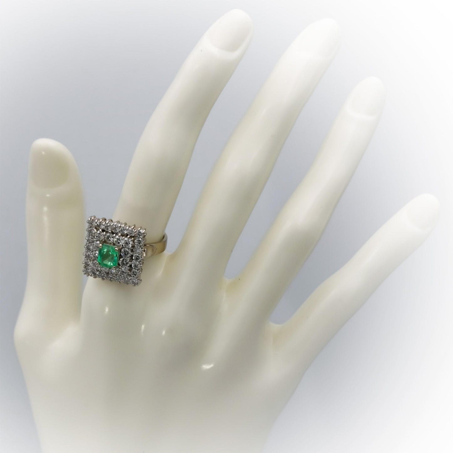 14k White Gold Round Diamond and Cushion Emerald Cocktail Ring 1.90CT Size 6.75