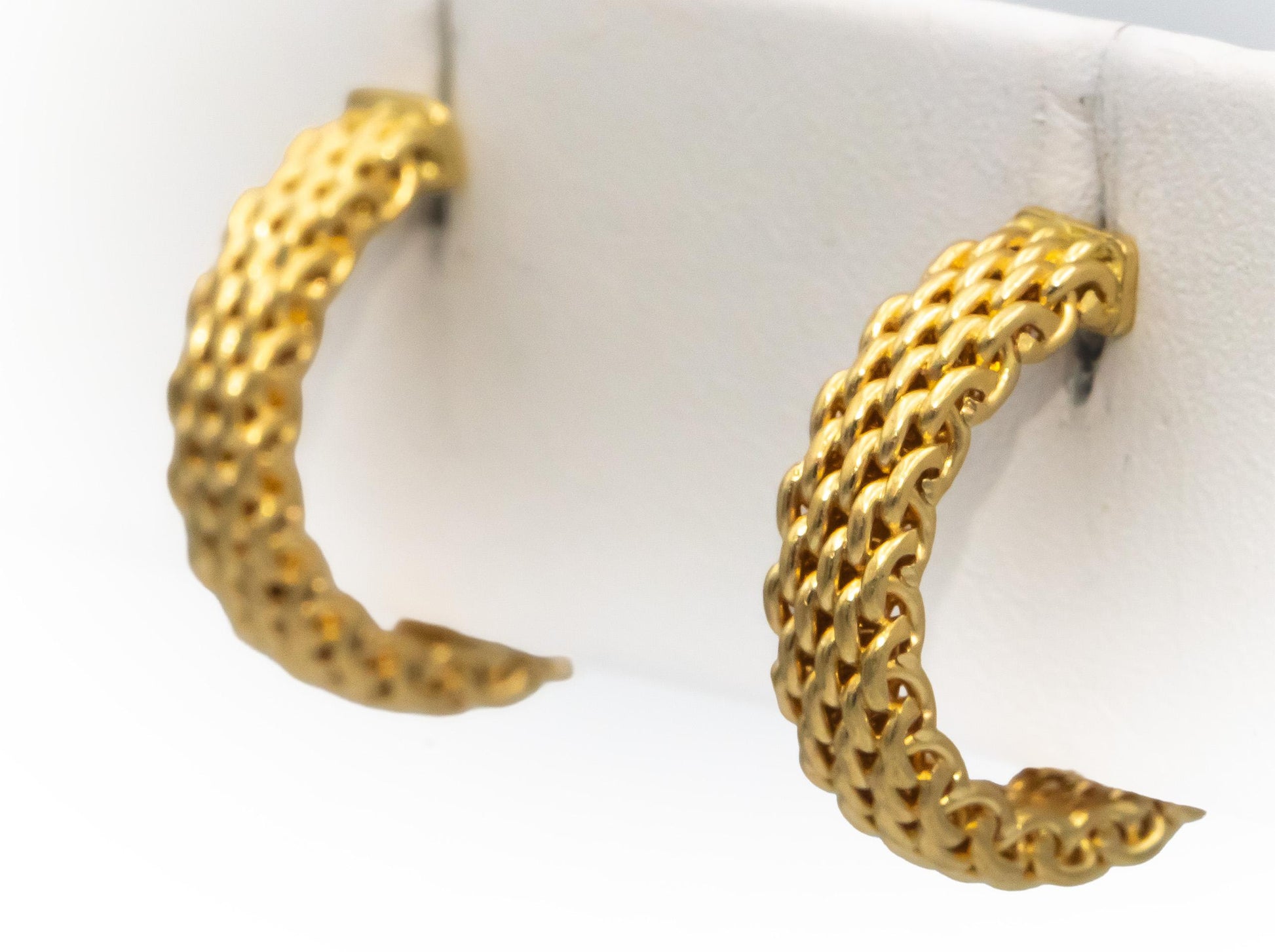 TIFFANY & CO. 18k Yellow Gold Jewelry Somerset Collection Mesh Hoop Earrings