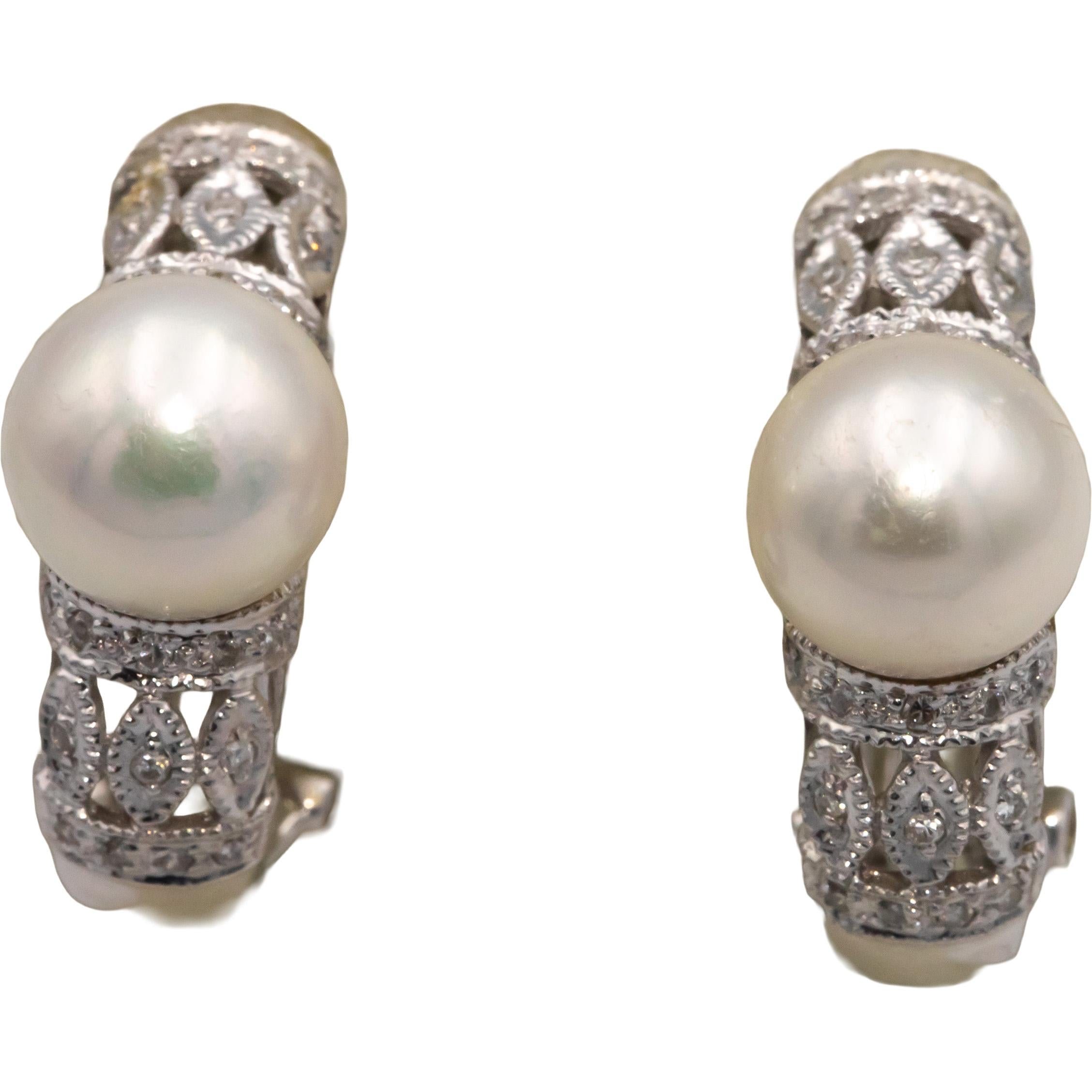 18k White Gold Round Diamond and Pearl Curved Earrings 0.21CT