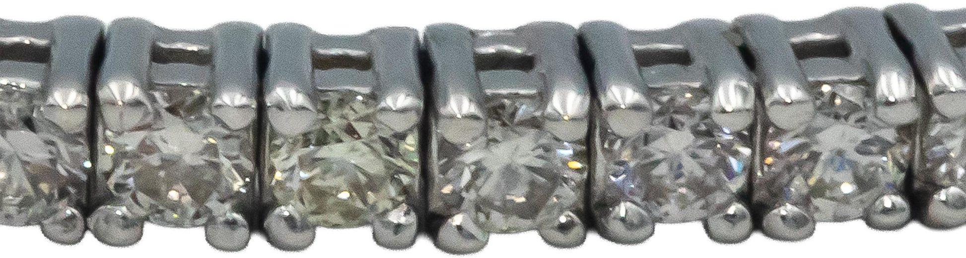 18k White Gold 2.33CT VS Round Cut Diamond Semi-Flexible Bangle Bracelet