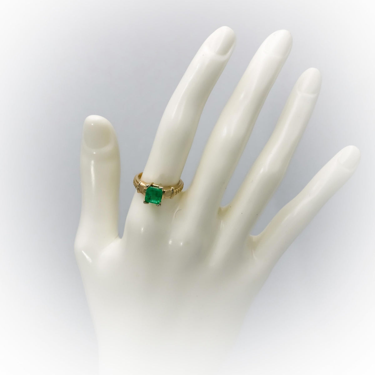 14k Yellow Gold Emerald Solitaire Ring 1.50CT Size 6