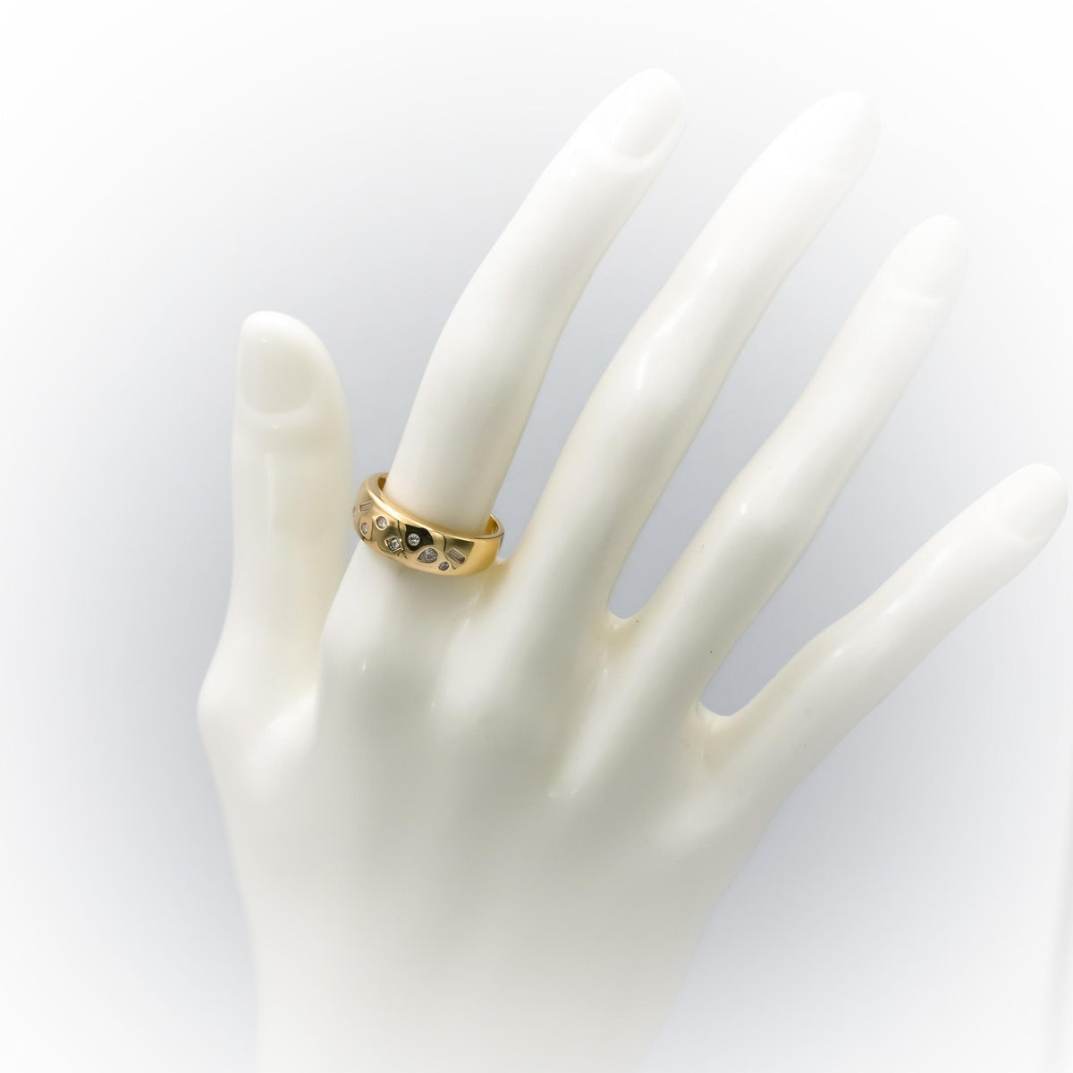 18k Yellow Gold VS Mixed Cut Flush Set Diamond Band Ring 0.25CT Size 6