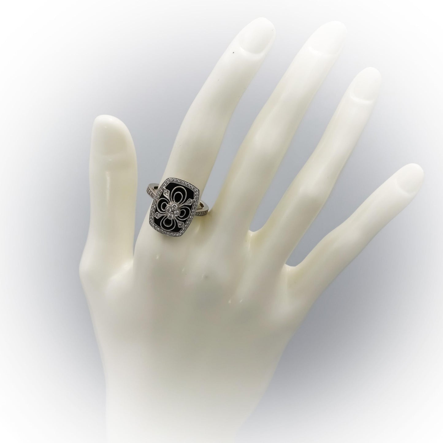14k White Gold VS Diamond and Onyx Cocktail Ring 0.35CT Size 6.5