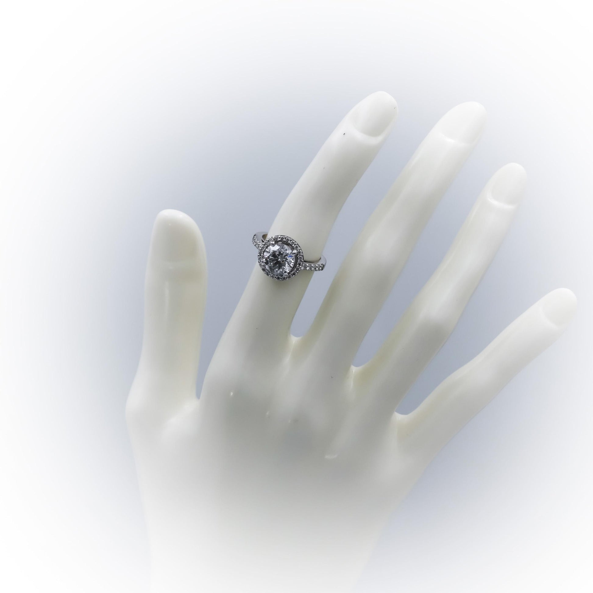 18k White Gold Round Diamond Engagement Ring 2.52CT w/ 2.12CT Center Size 5.5