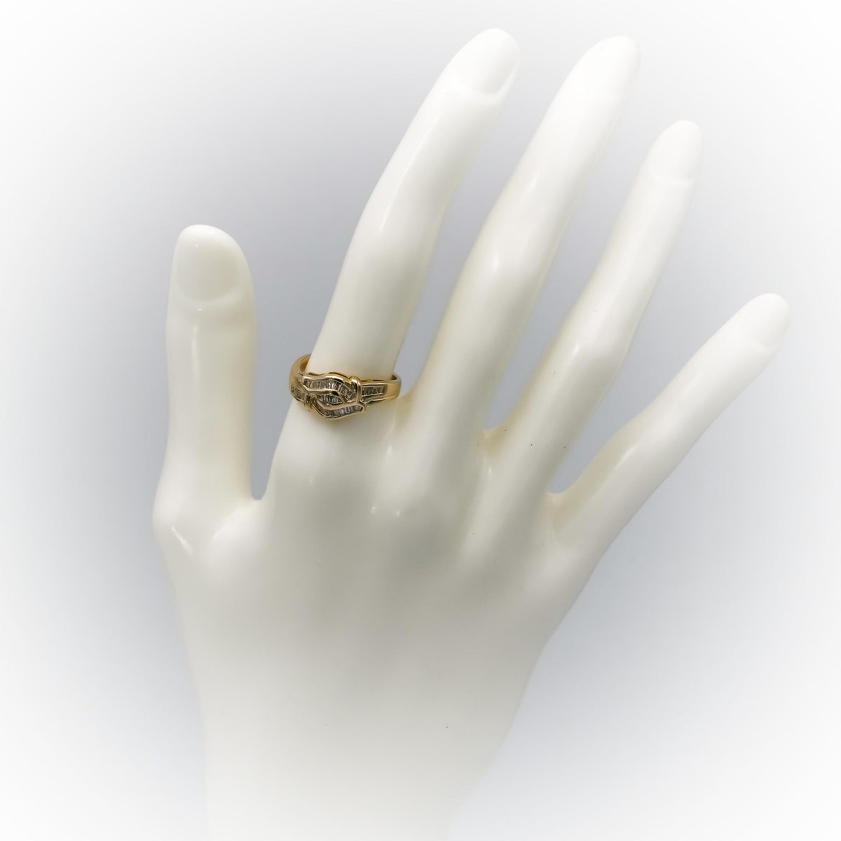 14k Yellow Gold Round and Baguette Cut Diamond Band Ring 0.25CT Size 6.5