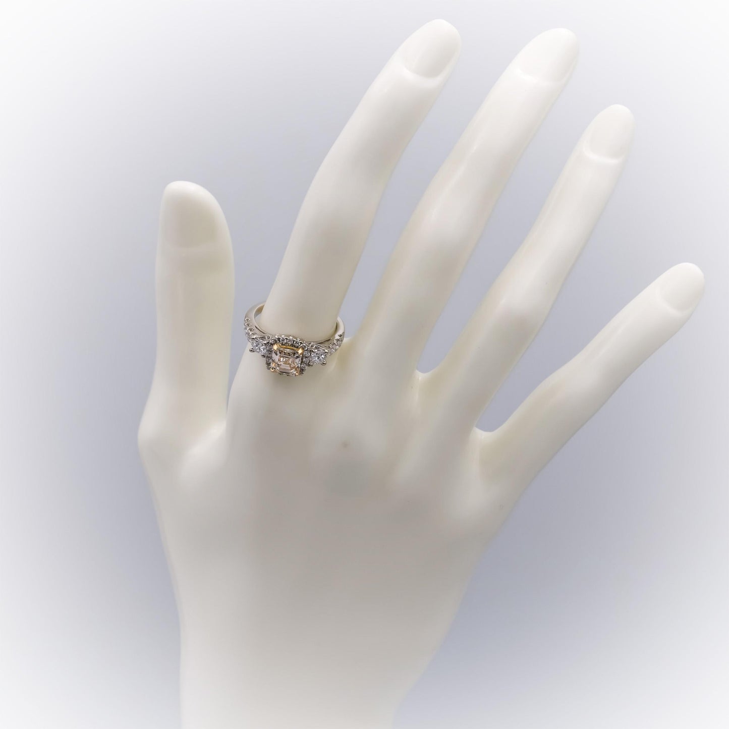 18k White Gold VS Light Yellow & White Diamond Engagement Ring 1.64CT Size 6.5