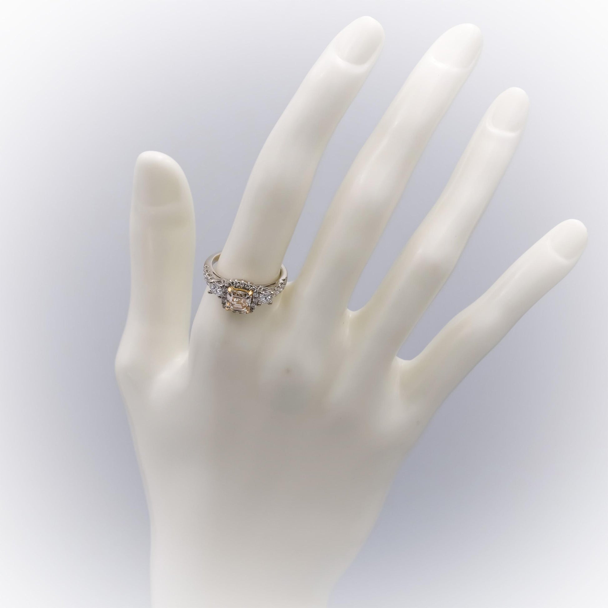 18k White Gold VS Light Yellow & White Diamond Engagement Ring 1.64CT Size 6.5