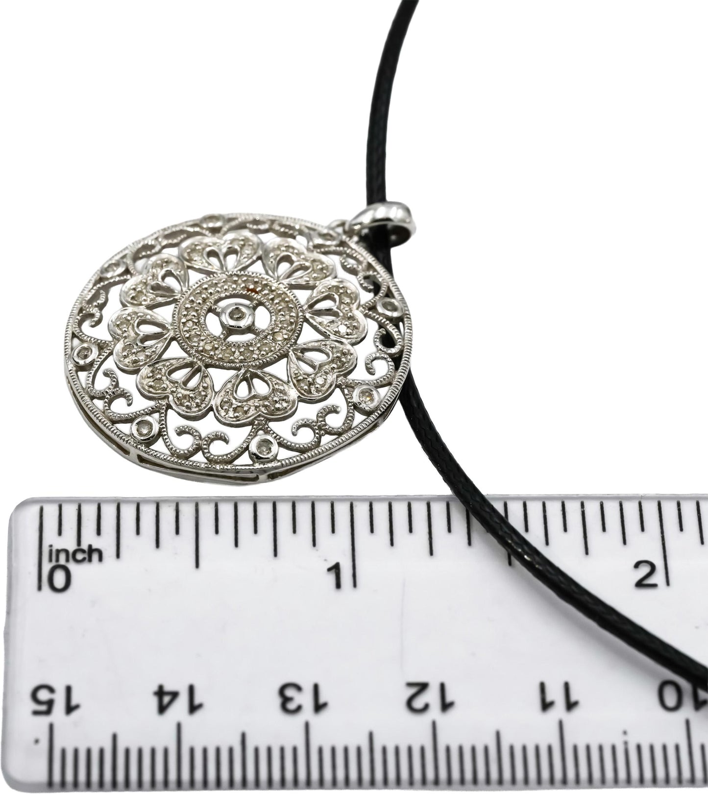 14k White Gold Round Diamond Floral Circle Pendant Necklace 0.25CT