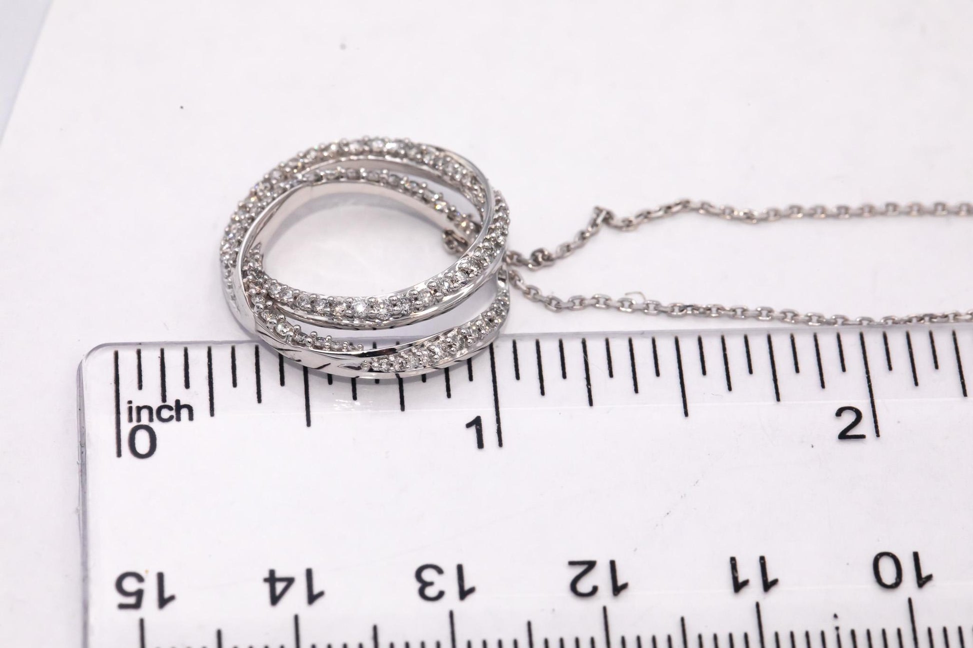 VERA WANG LOVE 10k White Gold Round Diamond Double Circle Pendant Necklace .50CT