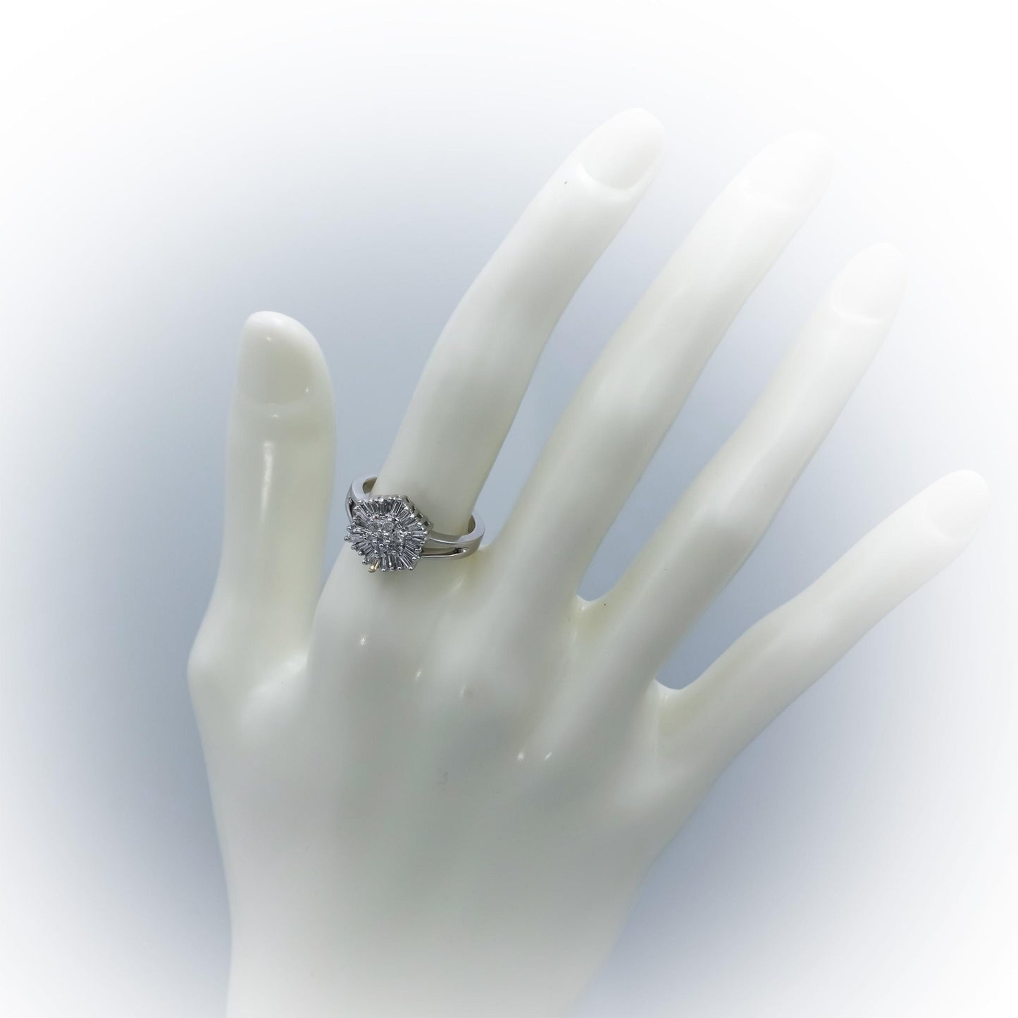 14k White Gold Round and Baguette Diamond Cluster Cocktail Ring 0.50CT Size 6.75