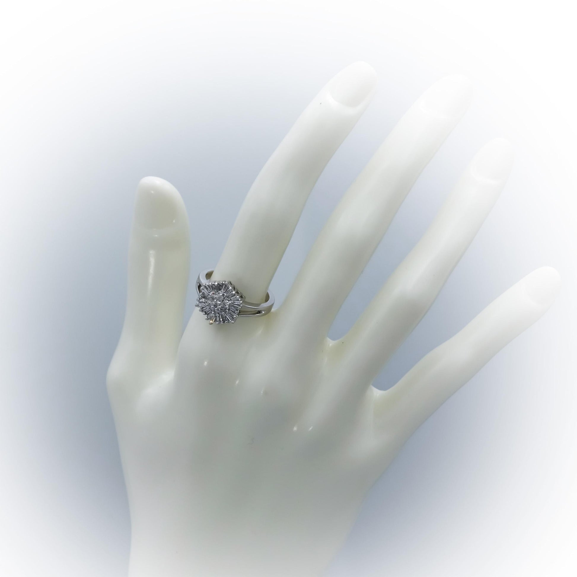 14k White Gold Round and Baguette Diamond Cluster Cocktail Ring 0.50CT Size 6.75