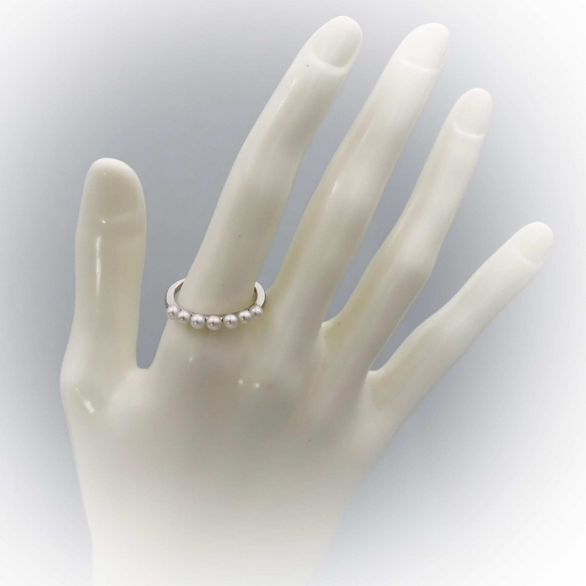 MIKIMOTO 18k White Gold 3.5mm Akoya Pearls Band Ring Size 9.5 w/ Box