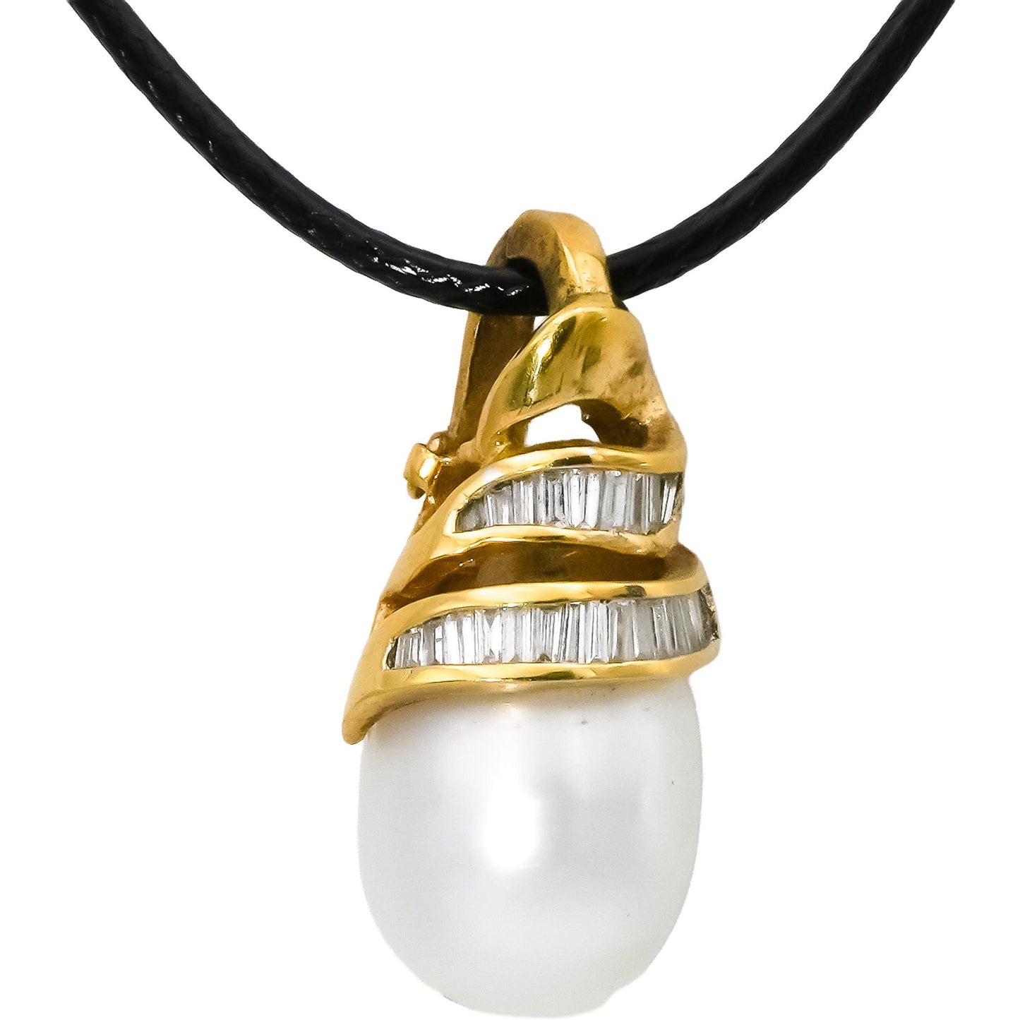 18k Yellow Gold VS Baguette Diamond and 11.0mm Pearl Pendant Necklace 0.25