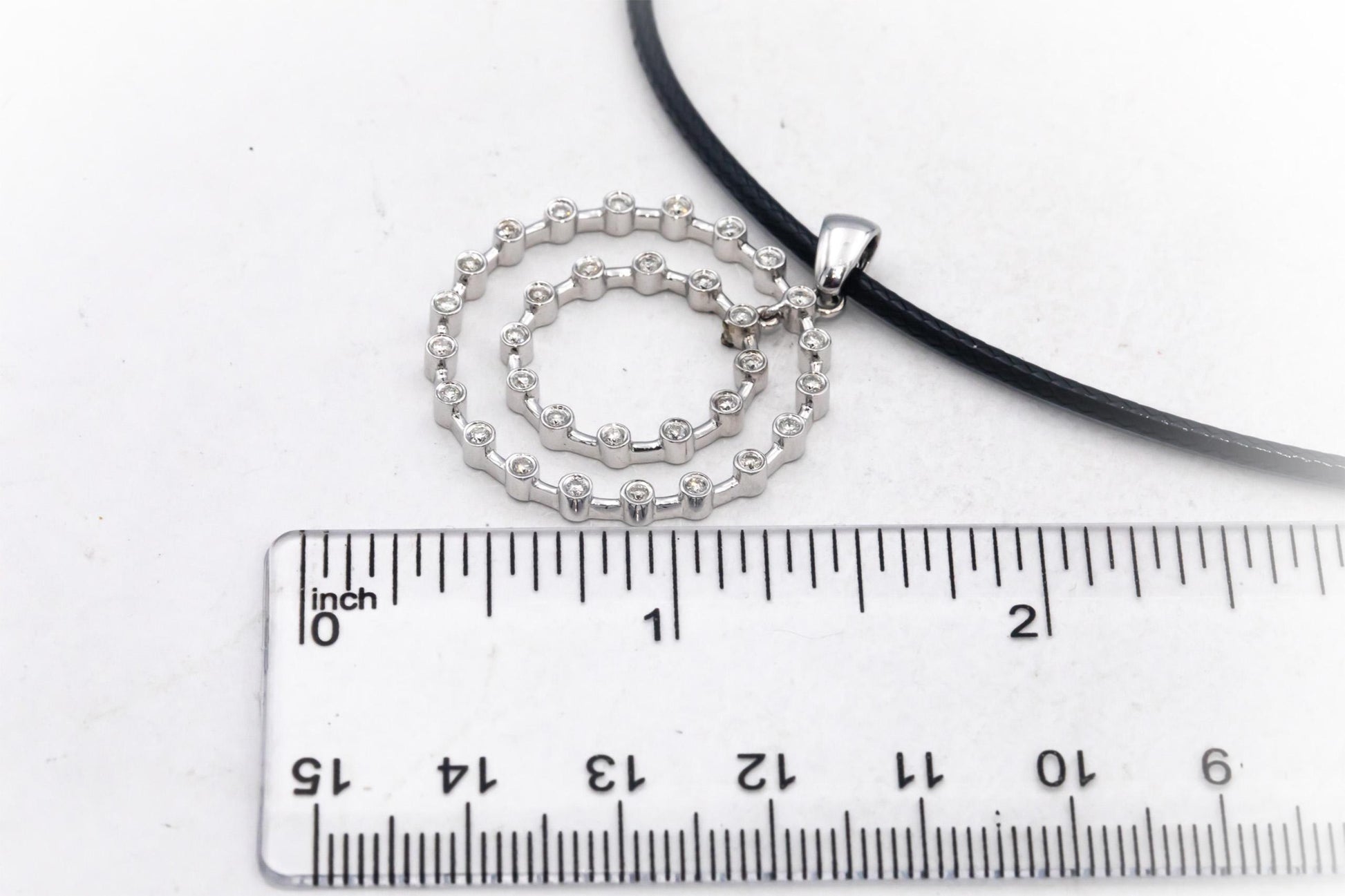18k White Gold 0.65CT Round Cut Diamond Double Circle Pendant Necklace