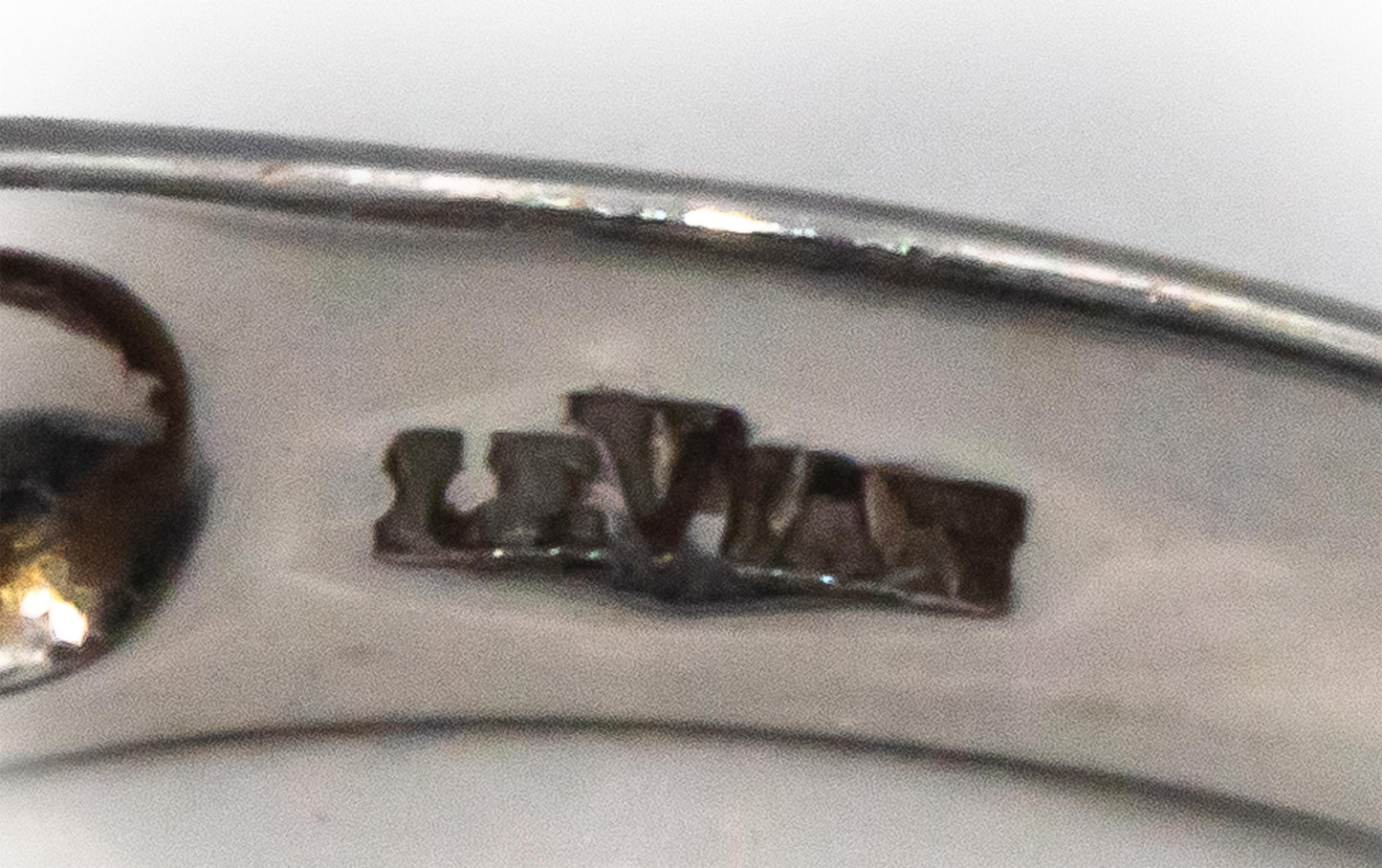 LE VIAN 14k White Gold 1.0CT Round Cut Diamond Wavy Band Ring Size 6.75