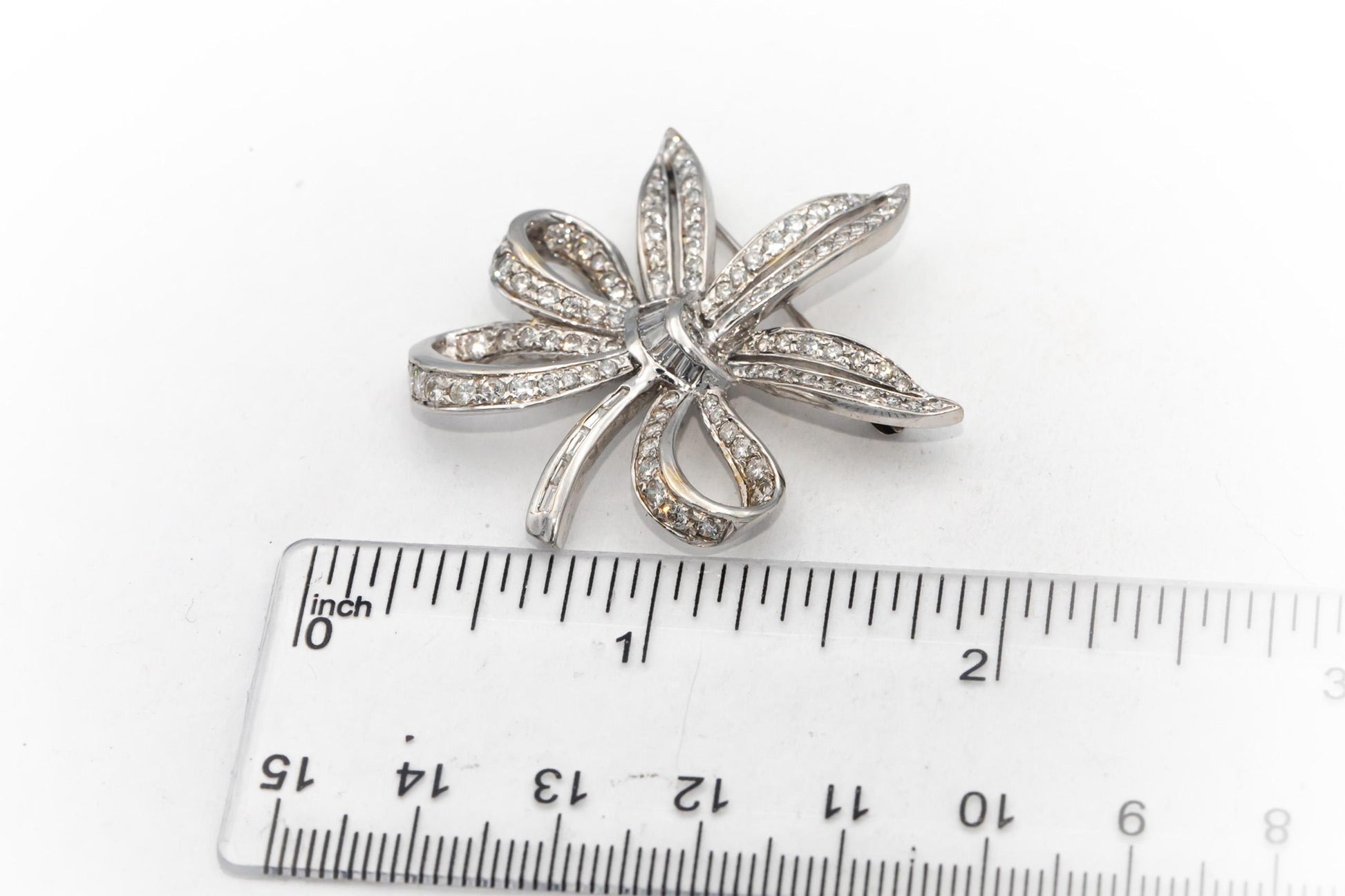 18k White Gold Round & Baguette Cut Diamond Floral Ribbon Brooch Pin 2.0CTW