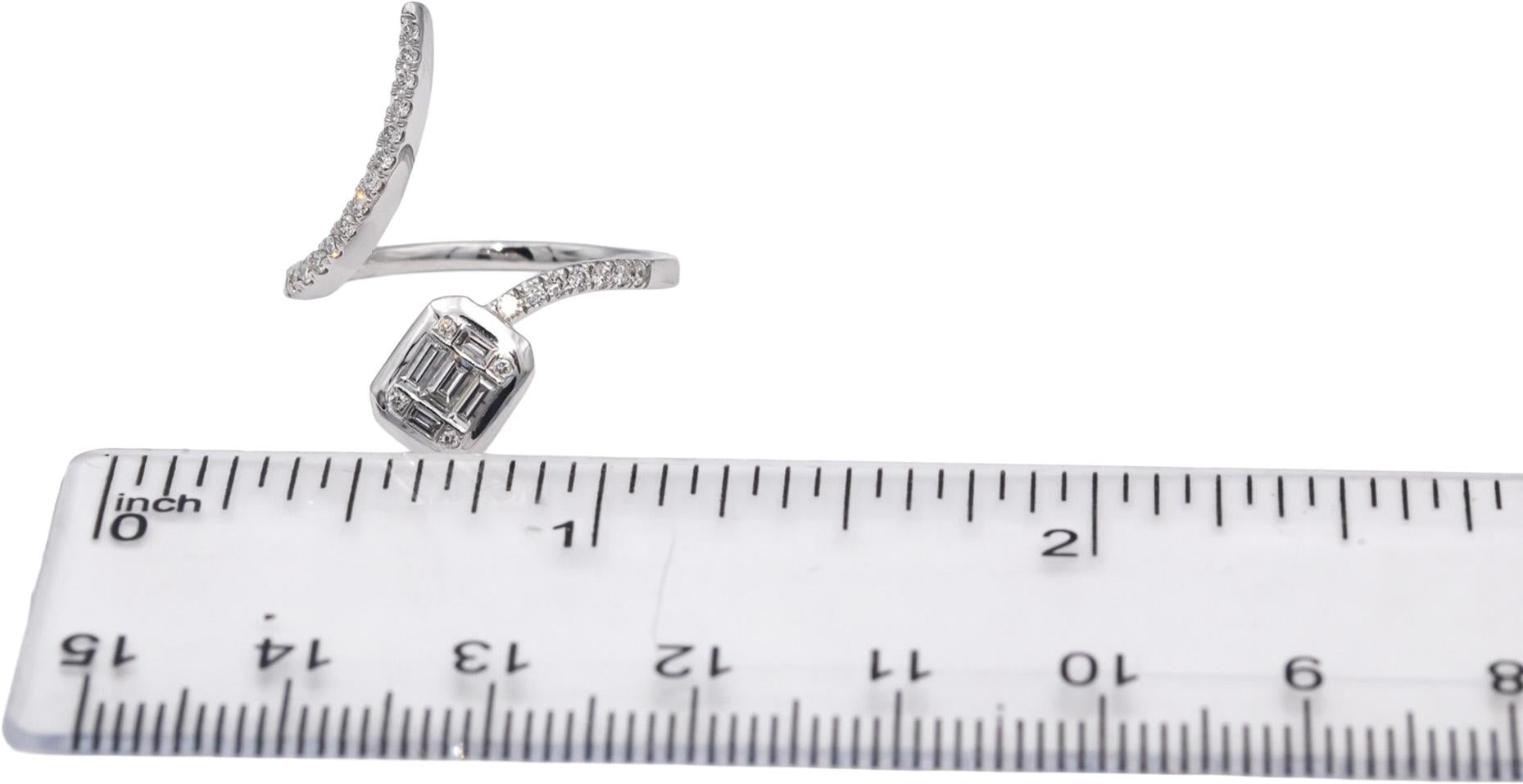 18k White Gold VS Round and Emerald Cut Diamond Bypass Ring 0.35CT Size 7.25