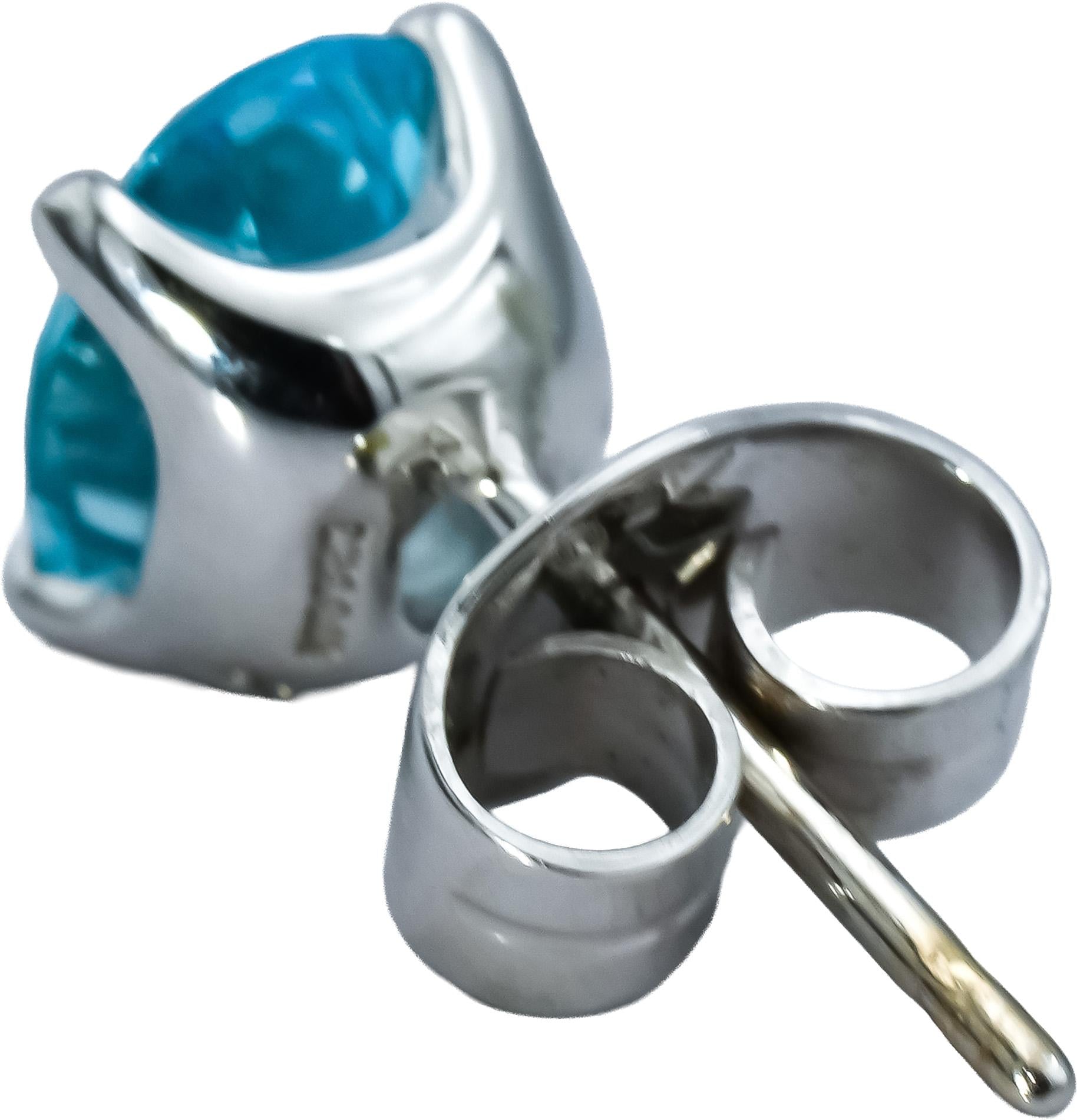 18k White Gold Oval Cut Blue Topaz Stud Earrings