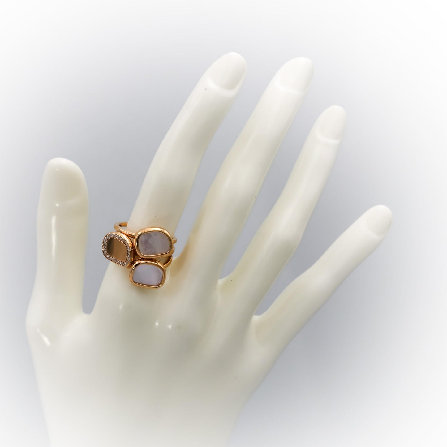ROBERTO COIN 18k Rose Gold Diamond and Mother of Pearl Ring 0.15CT Size 6.5
