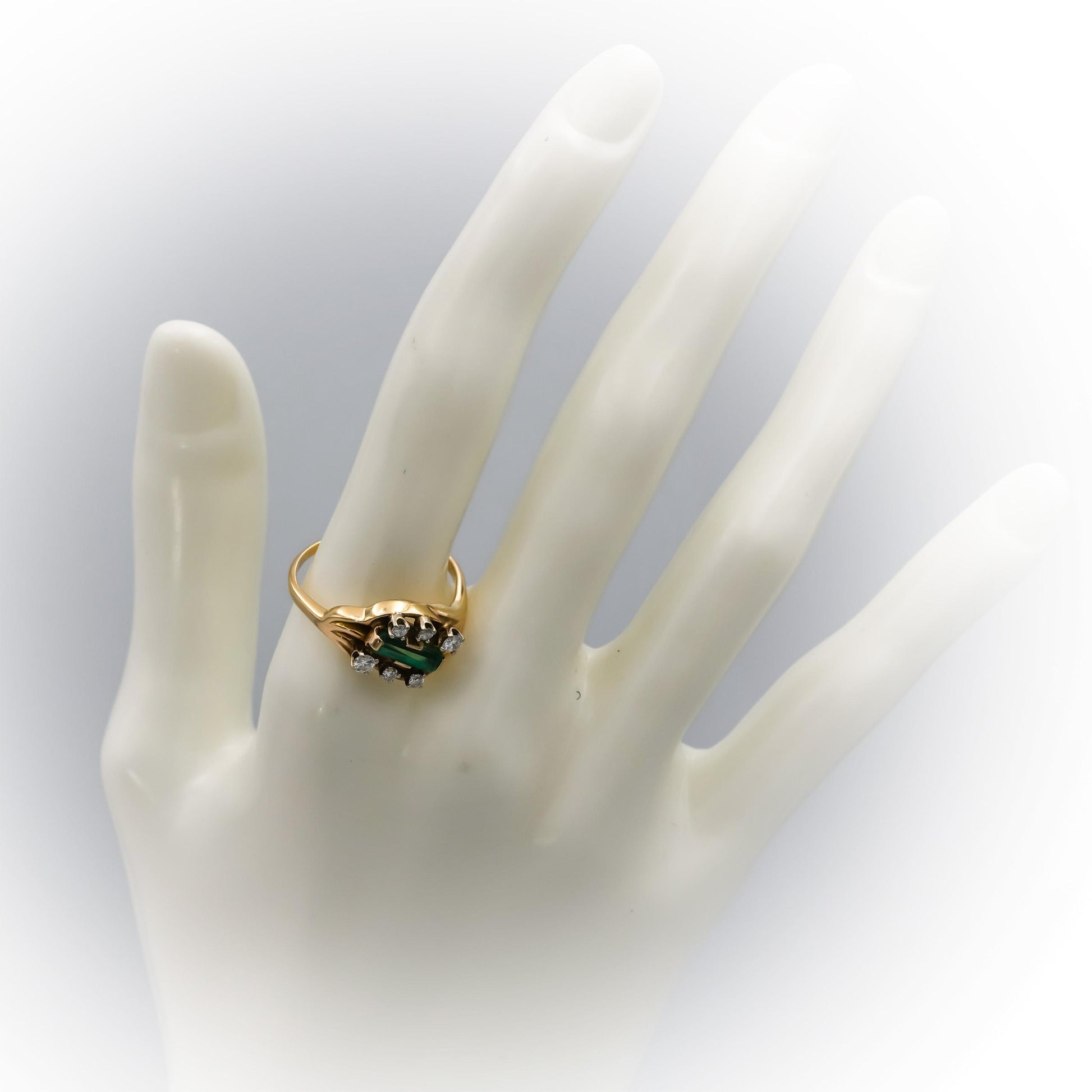 14k Yellow Gold VS Diamond and Green Tourmaline Cocktail Ring 0.15CT Size 9