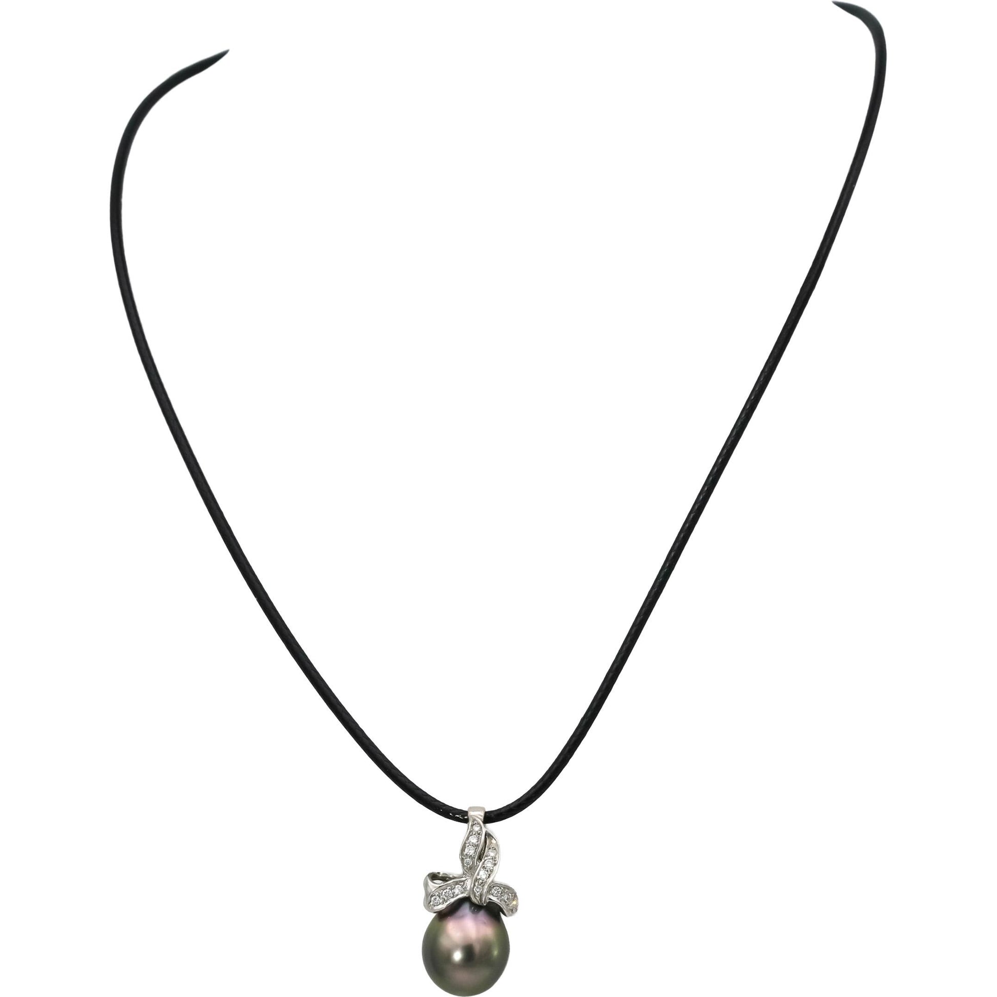 18k White Gold VS Round Diamond and 11.2mm Pearl Pendant Necklace 0.10CT