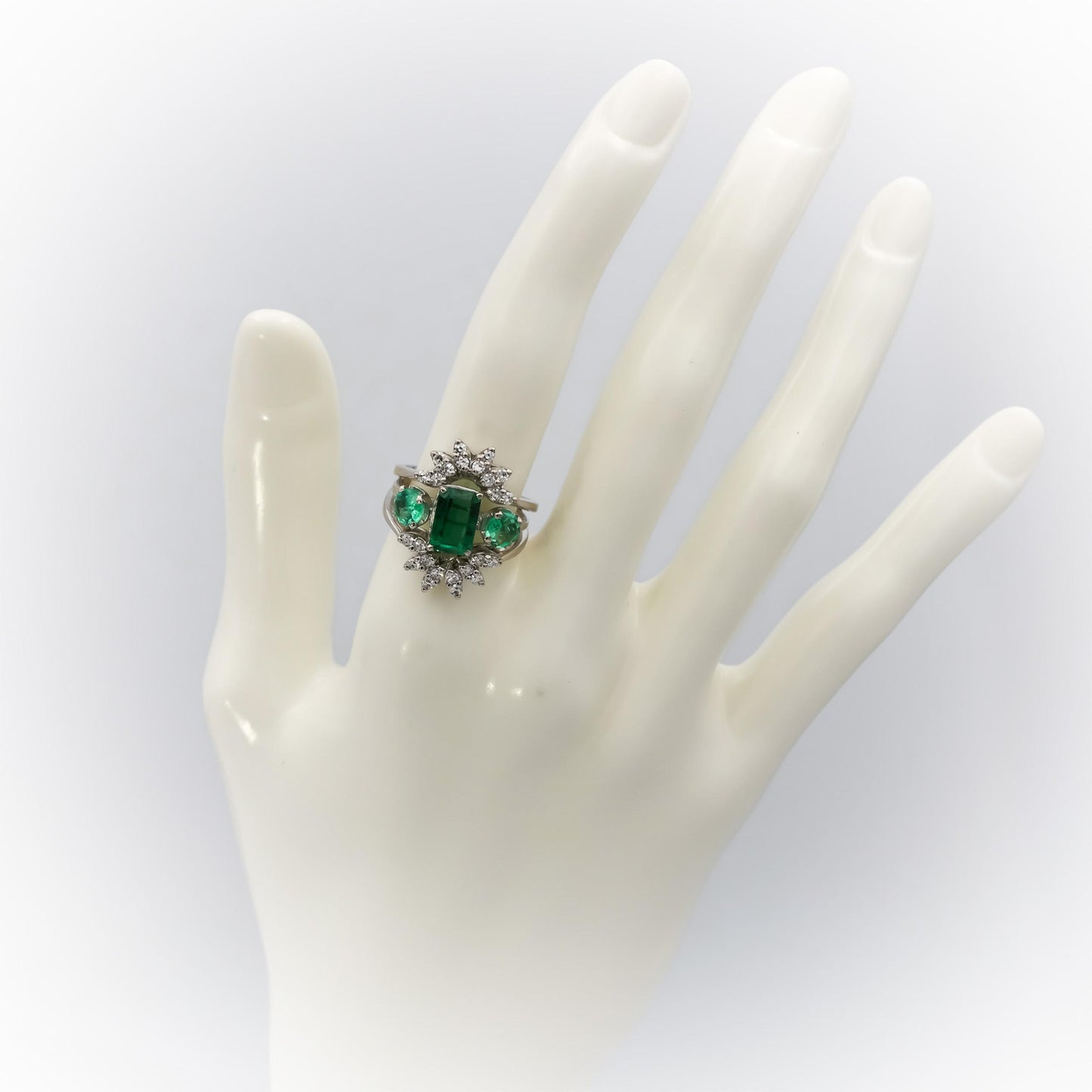 14k White Gold VS Diamond and Emerald Cocktail Ring 3.0CT Size 6.25