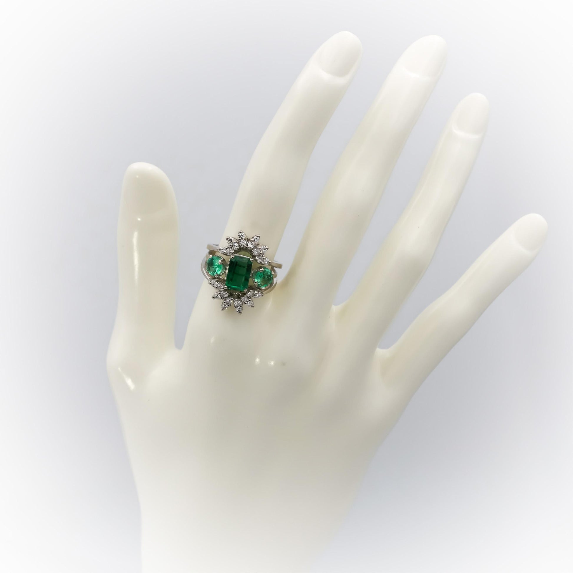 14k White Gold VS Diamond and Emerald Cocktail Ring 3.0CT Size 6.25