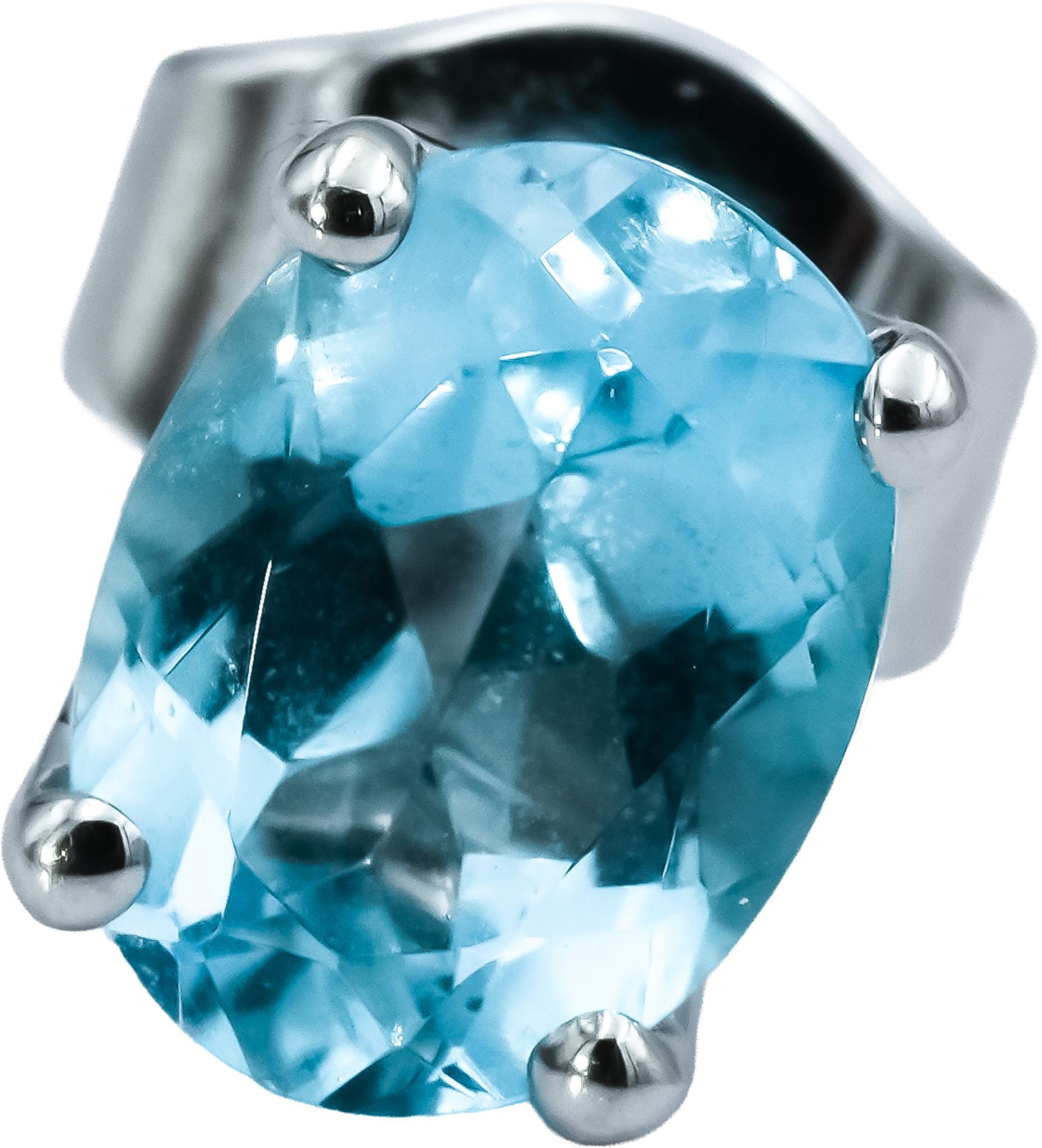 18k White Gold Oval Cut Blue Topaz Stud Earrings