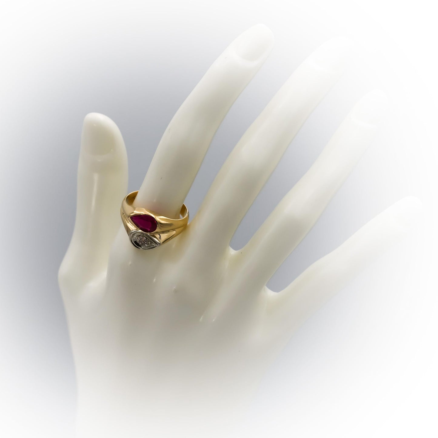 Vintage 14k Yellow Gold Diamond and Synthetic Ruby Ring 0.17CT Size 9.5