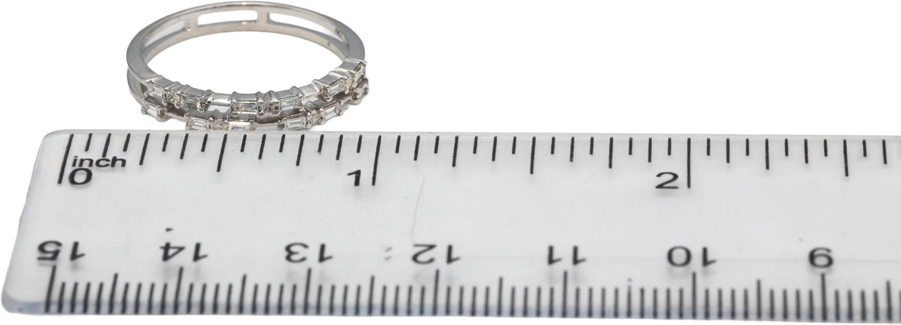 18k White Gold VS Round and Emerald Cut Diamond Split Band Ring 0.25CT Size 7