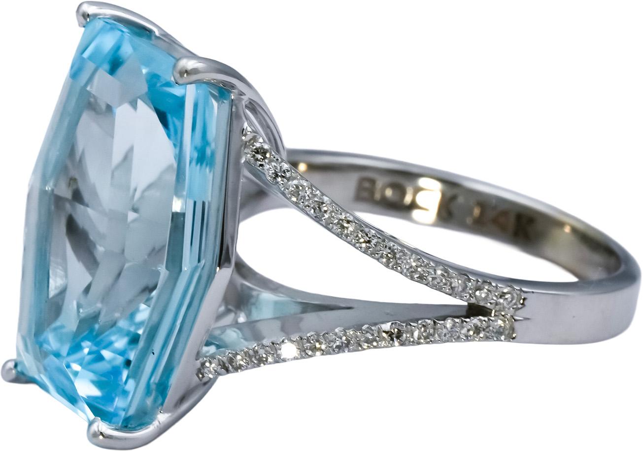 14k White Gold Blue Topaz and VS Diamond Cocktail Ring 8.25CTW Size 8.75