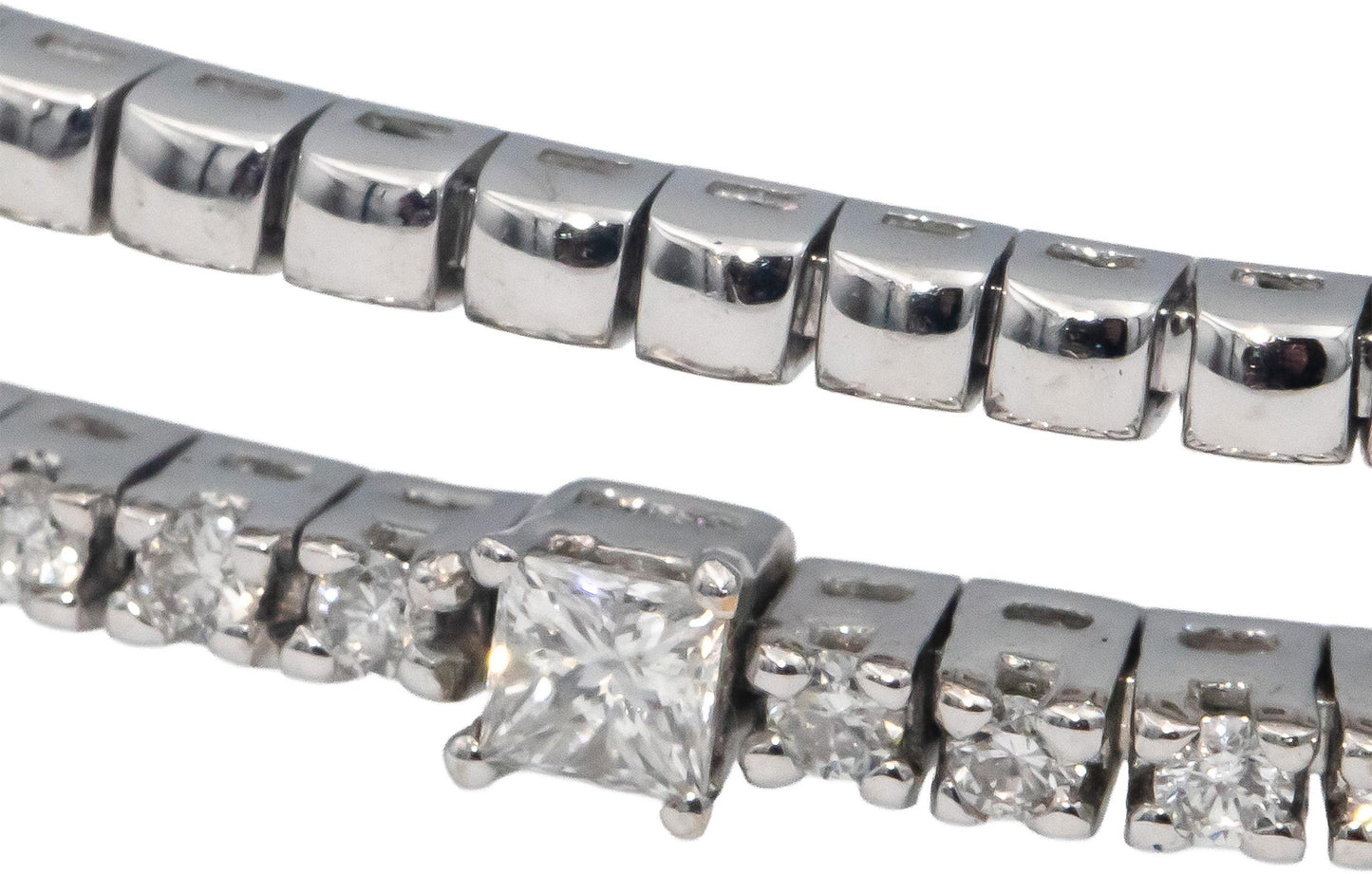 18k White Gold Princess & Round Diamond Flexible Bangle Bracelet 0.47CTW