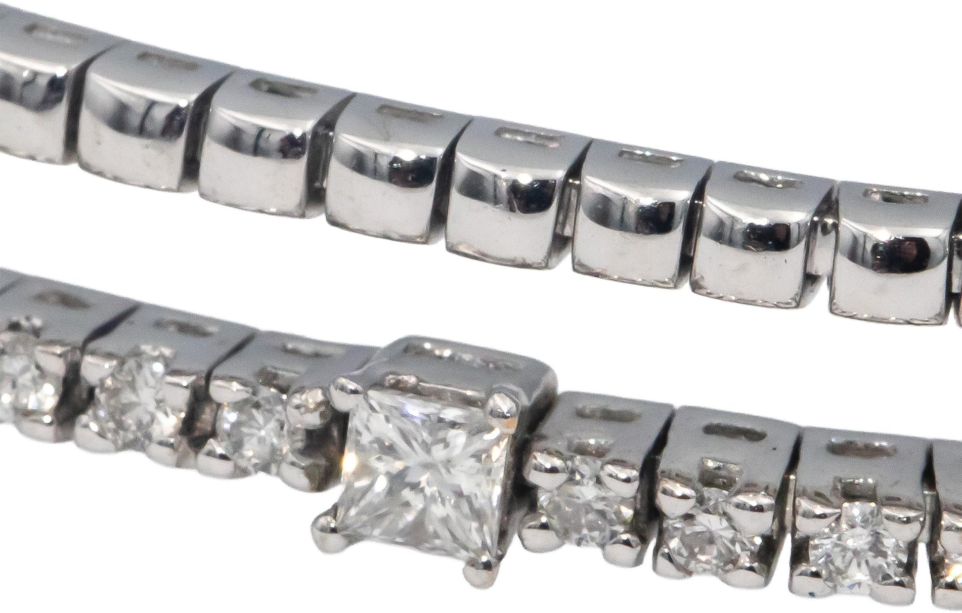 18k White Gold Princess & Round Diamond Flexible Bangle Bracelet 0.47CTW