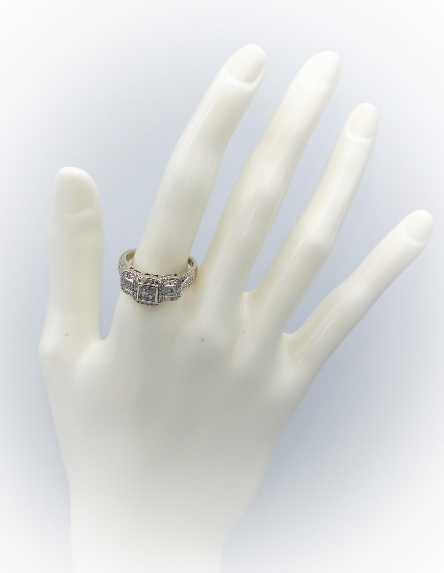 10k White Gold Round Diamond Cluster Cocktail Ring 0.50CT Size 9.25