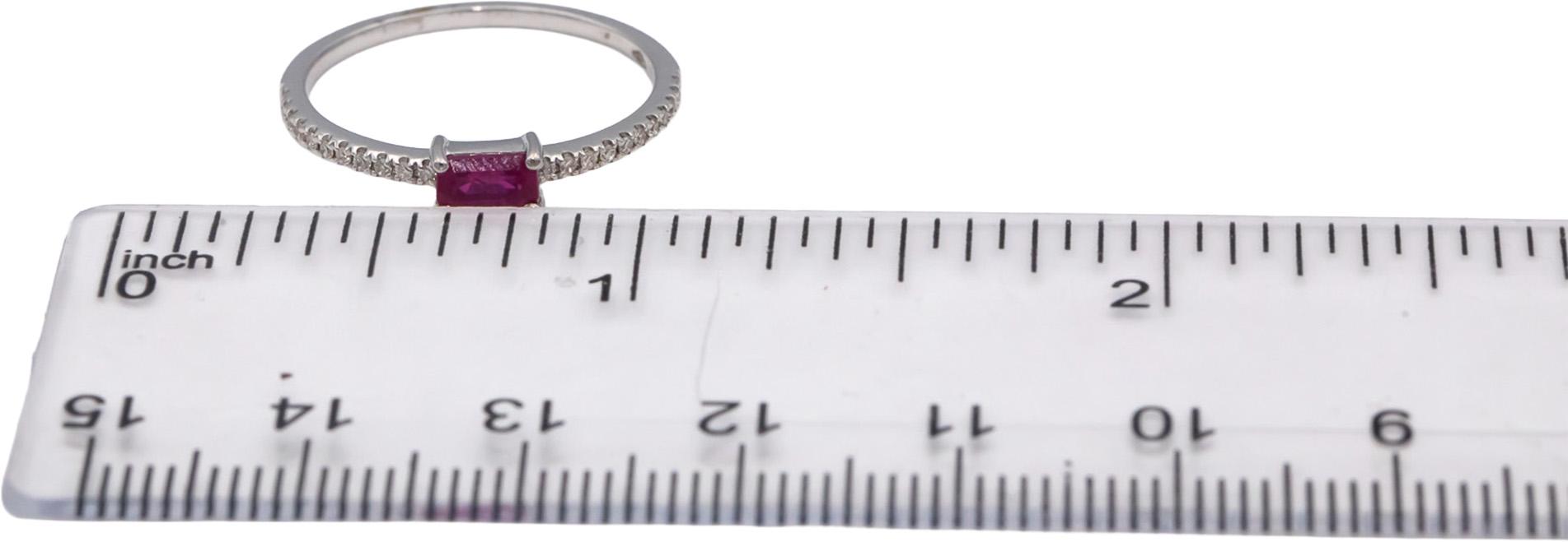 18k White Gold Emerald Cut Ruby Round Diamond Band Ring 0.45CT Size 7