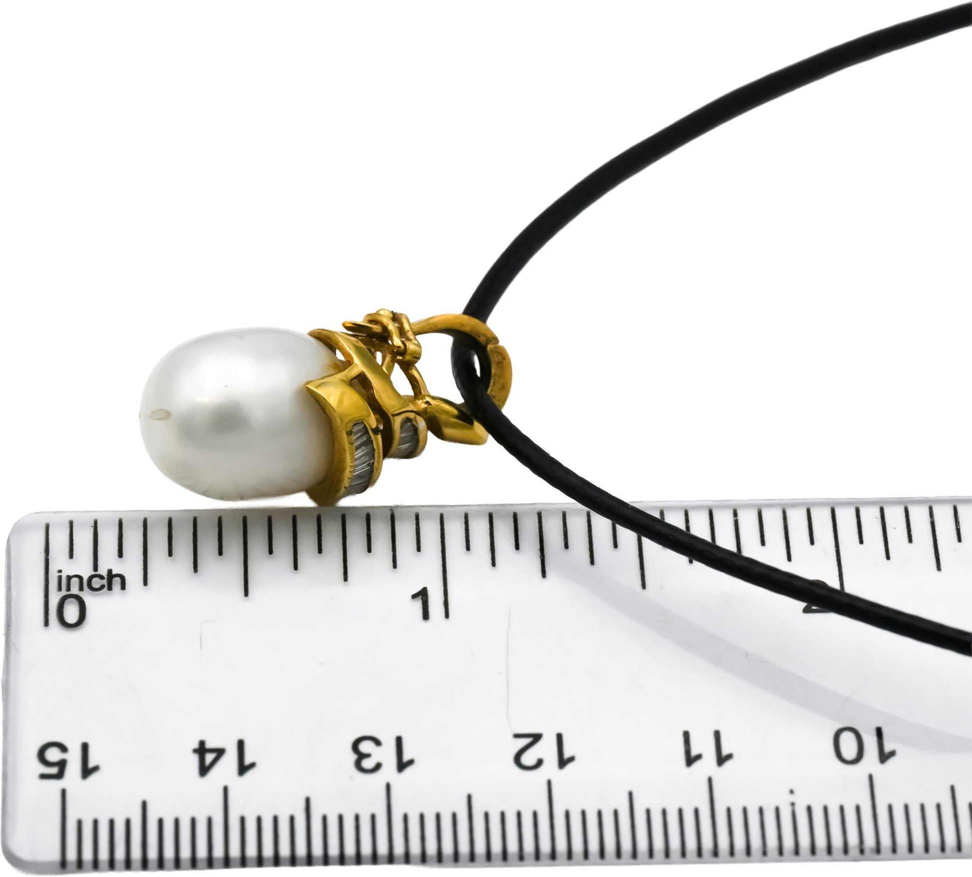 18k Yellow Gold VS Baguette Diamond and 11.0mm Pearl Pendant Necklace 0.25