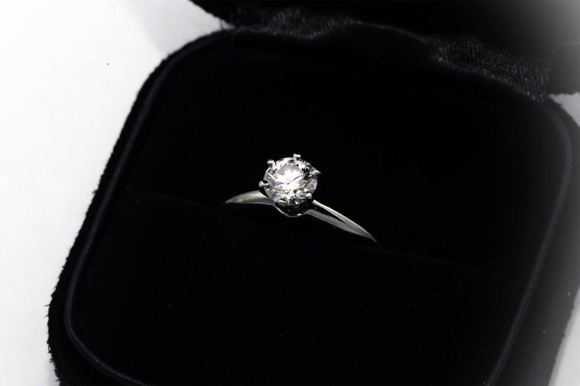 $8800 TIFFANY & CO. Platinum .63CT Round Diamond Engagement Ring w/ Box Papers