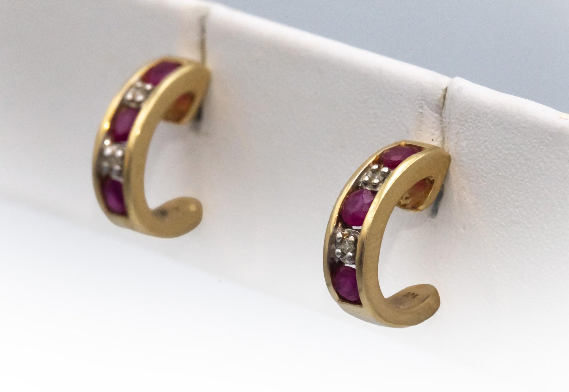 Diamond & Ruby 10k Yellow Gold Curved Stud Earrings 0.34CT
