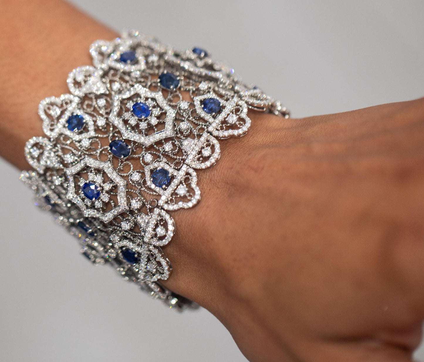 Diamond & Vibrant Blue Sapphire 18k White Gold Formal Bracelet 28.5CT