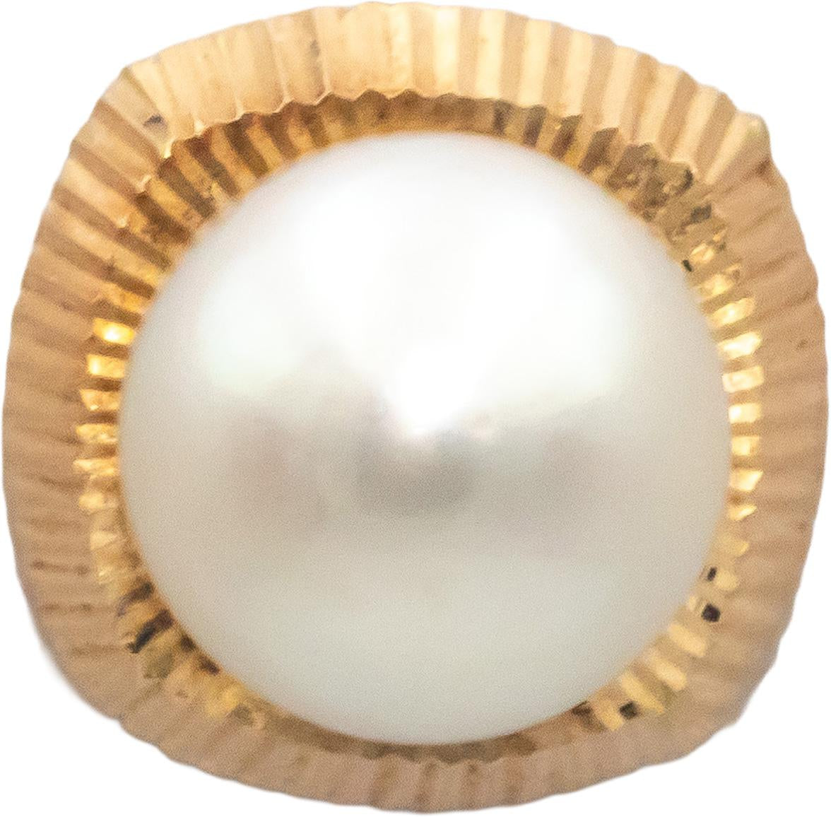Vintage 18k Yellow Gold 8.2mm Diameter Pearl Stud Earrings