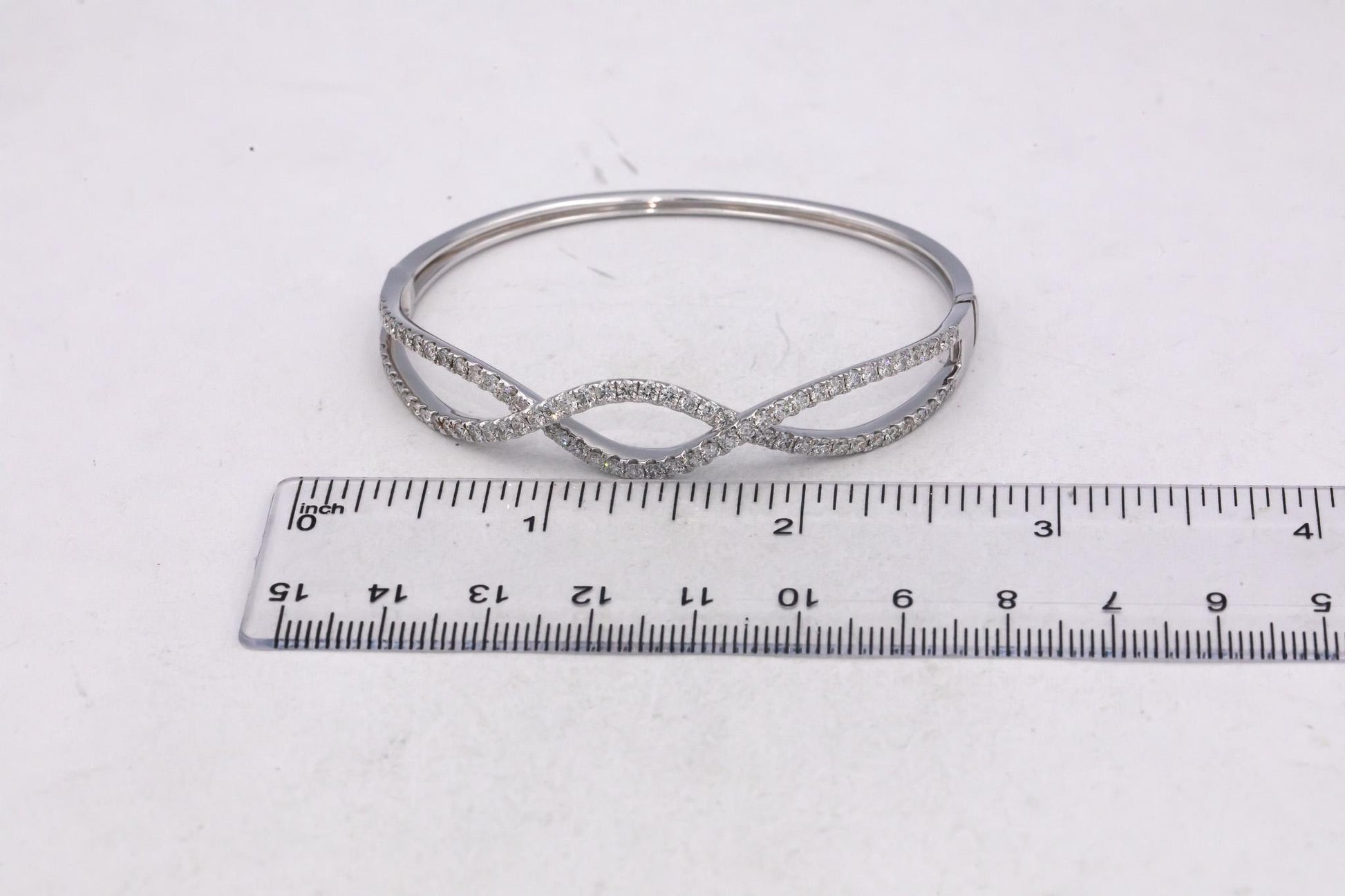 ODELIA 18k White Gold 3.0CT Round Cut Diamond Bangle Bracelet