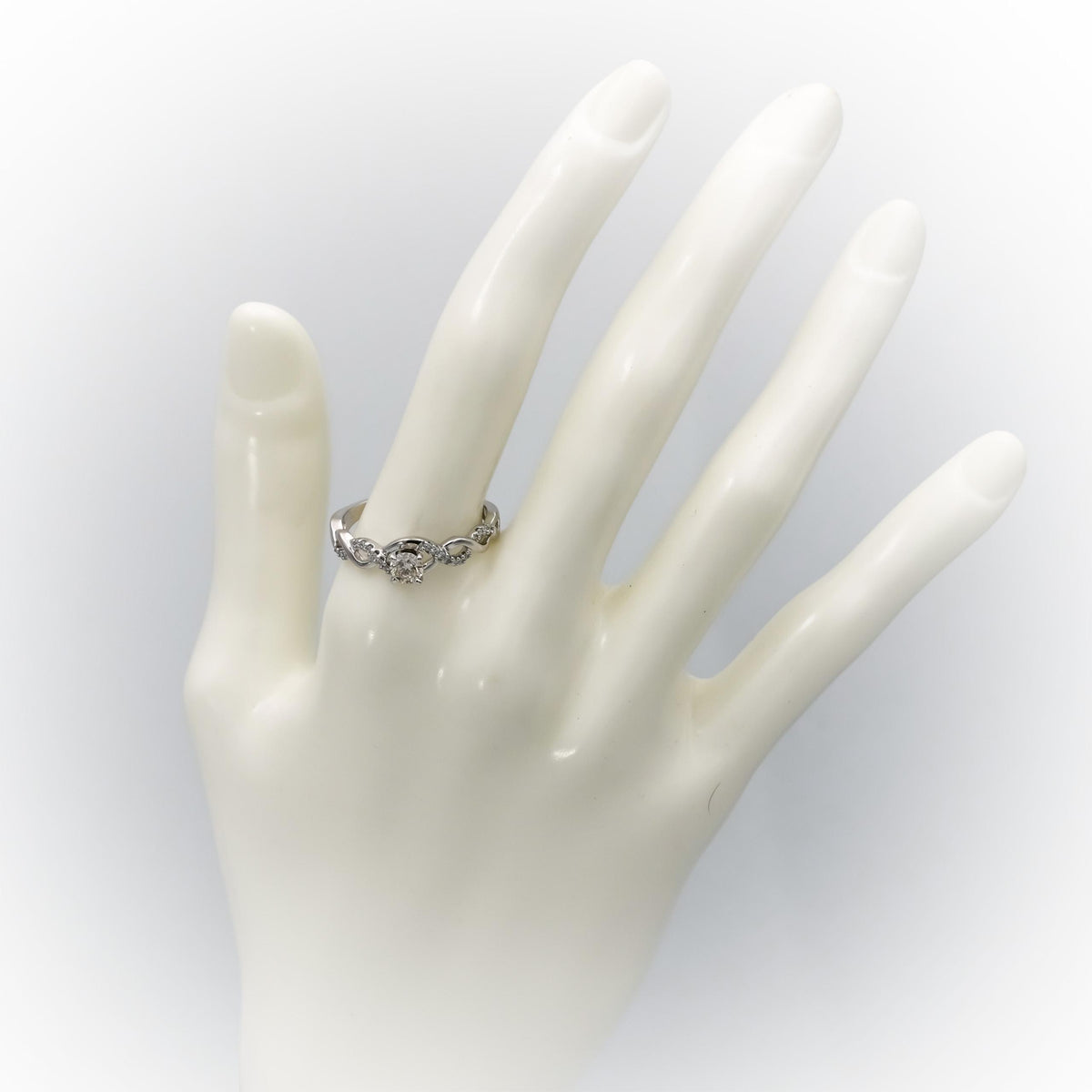 14k White Gold Round Diamond Engagement Ring 0.50CT w/ 0.40CT Center Size 9.25