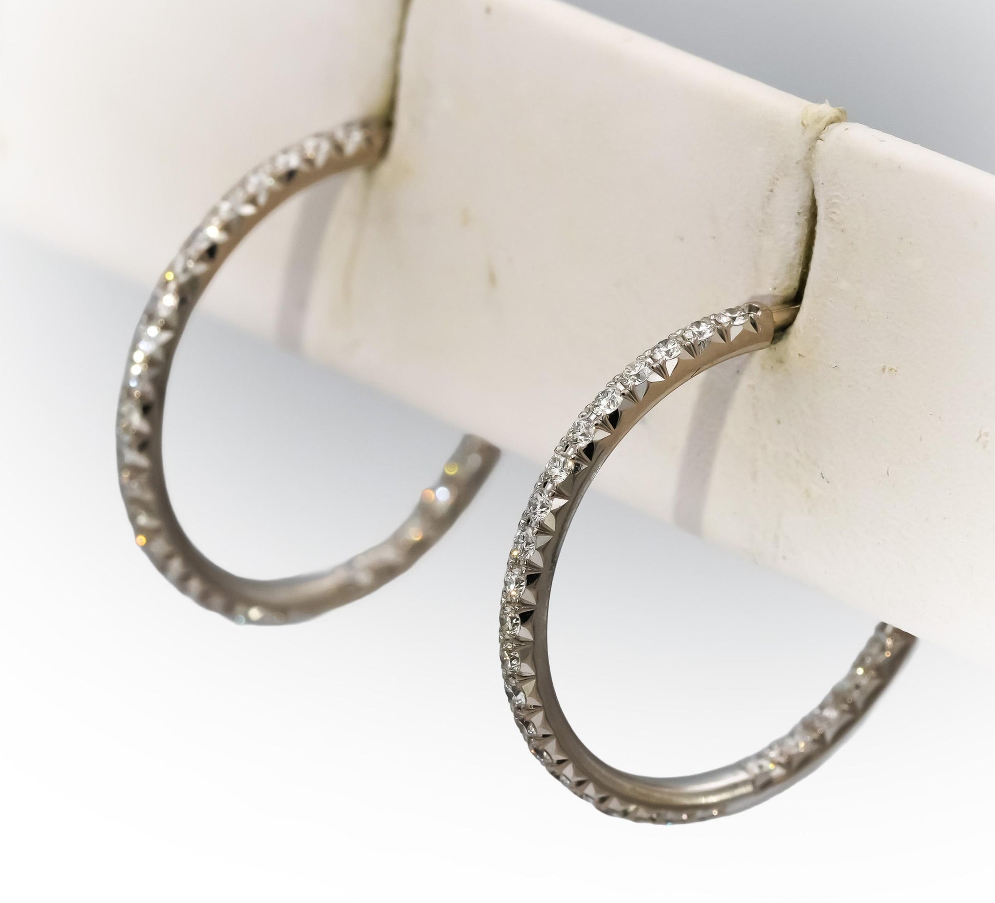TIFFANY & CO. 18k White Gold VS Diamond Metro Hoop Earrings 0.50CT 7400 Retail