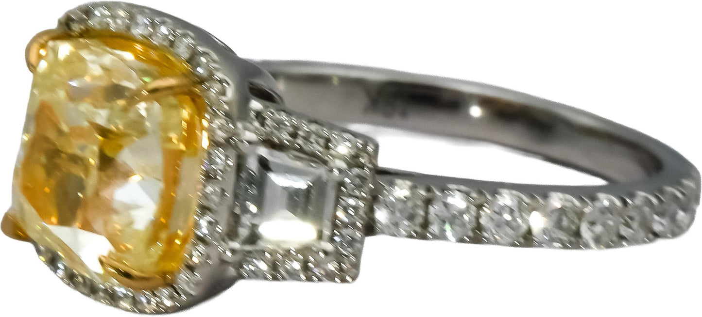 GIA 18k White Gold SI1/S-T Yellow Diamond Engagement Ring 4.02CT w/ 3.02CT Cent.