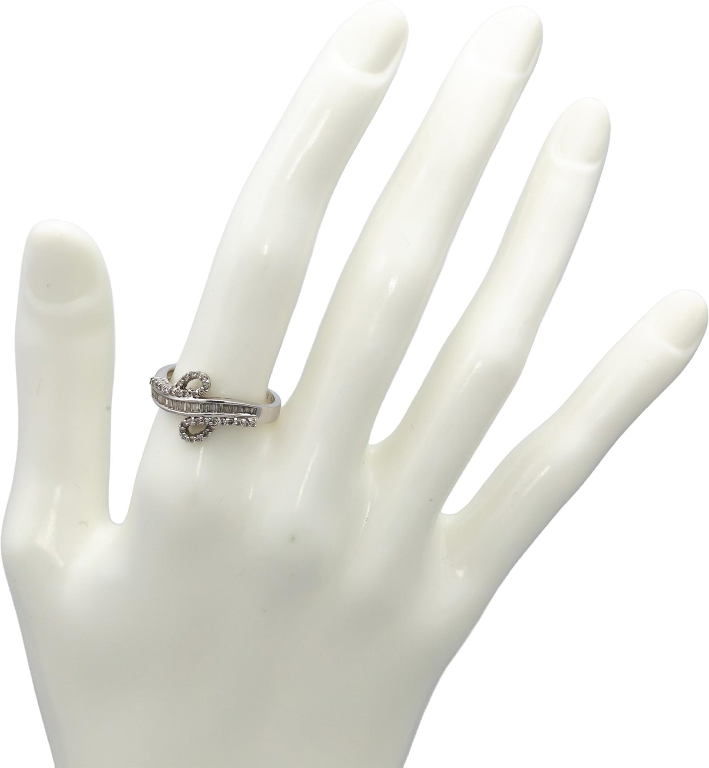 14k White Gold Round & Baguette Diamond Cocktail Ring 0.35CT Size 7.5
